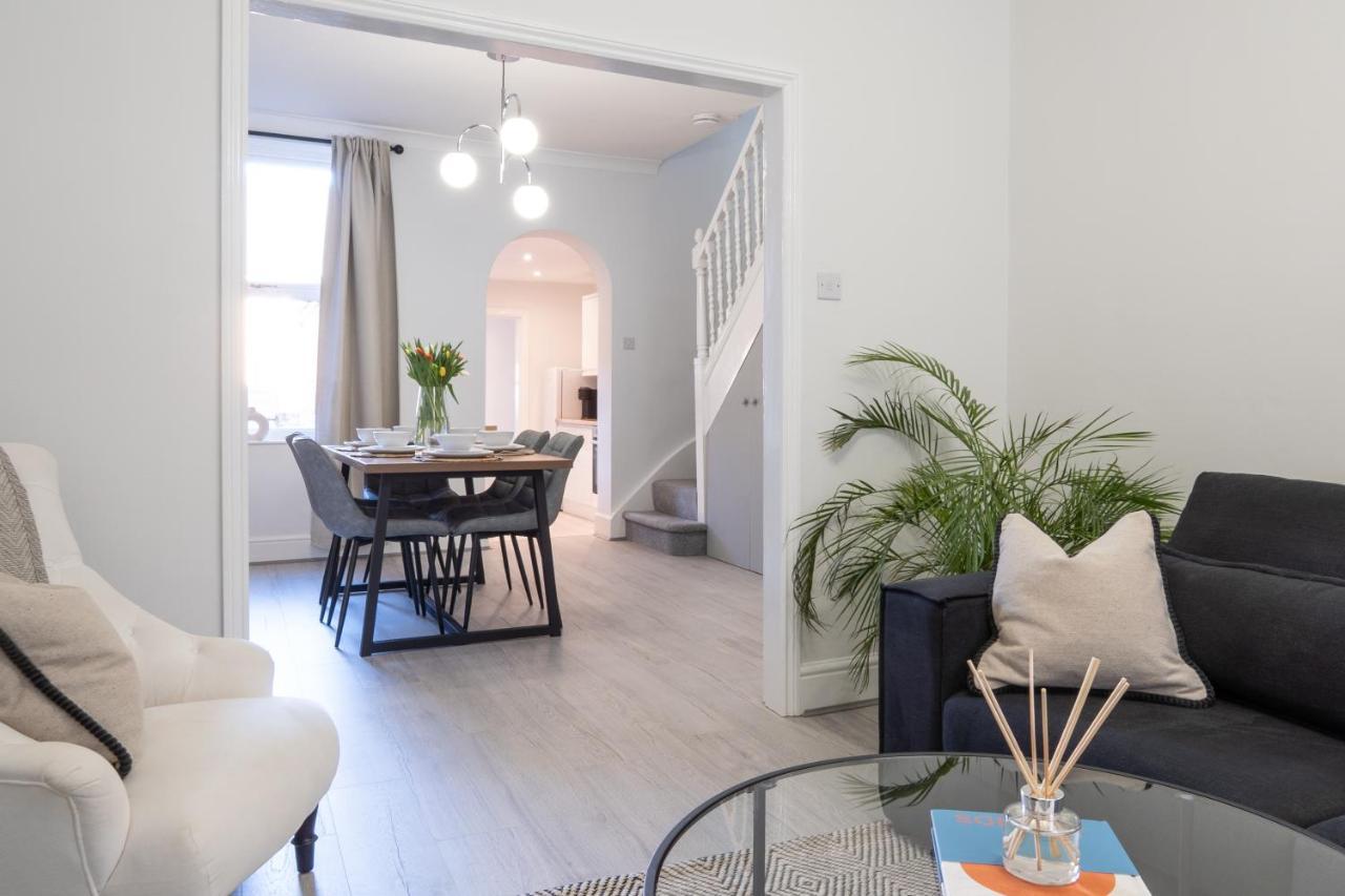 Southview Stays - Three Bedroom House 切斯特 外观 照片