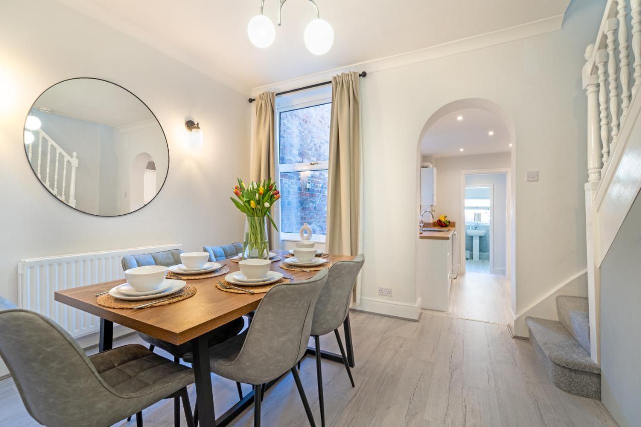 Southview Stays - Three Bedroom House 切斯特 外观 照片